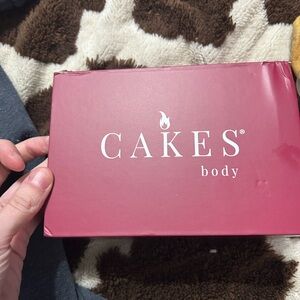 Cakes cleavage bra